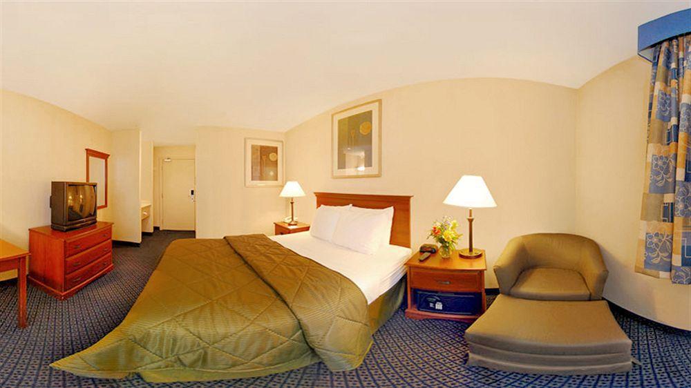 Towneplace Suites By Marriott Hadley Amherst エクステリア 写真