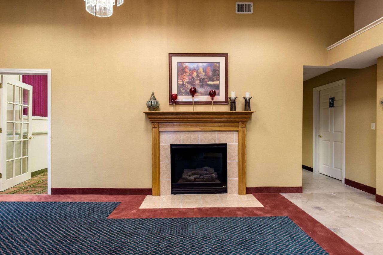 Towneplace Suites By Marriott Hadley Amherst エクステリア 写真