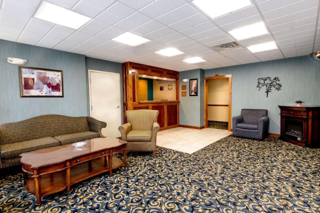 Towneplace Suites By Marriott Hadley Amherst エクステリア 写真